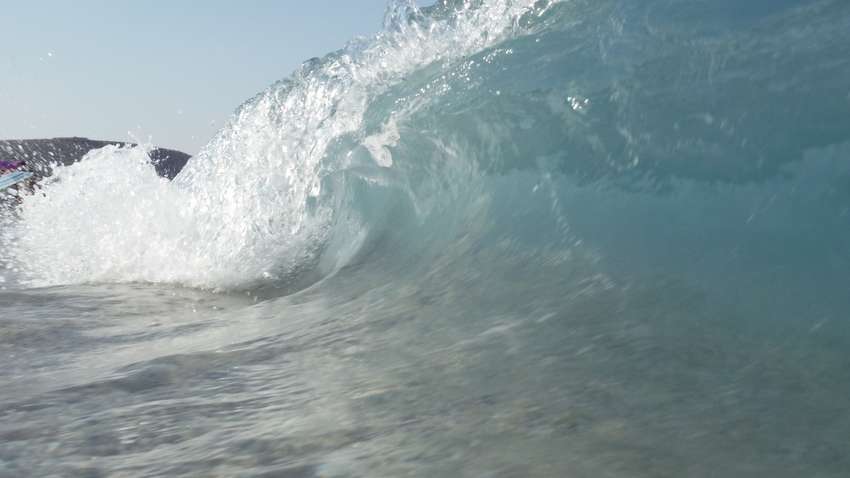 Извержение вулкана у берегов Тонги разрушило целую деревню: есть погибшие Извержение вулкана у берегов Тонги разрушило целую деревню: есть погибшие