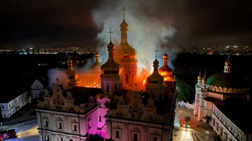 Зеленский разбил ложь Москвы: каким оружием Россия ударила по Лавре Зеленский разбил ложь Москвы: каким оружием Россия ударила по Лавре