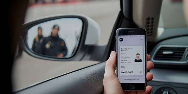 Українці зможуть їздити за кермом без пластикового посвідчення водія Українці зможуть їздити за кермом без пластикового посвідчення водія