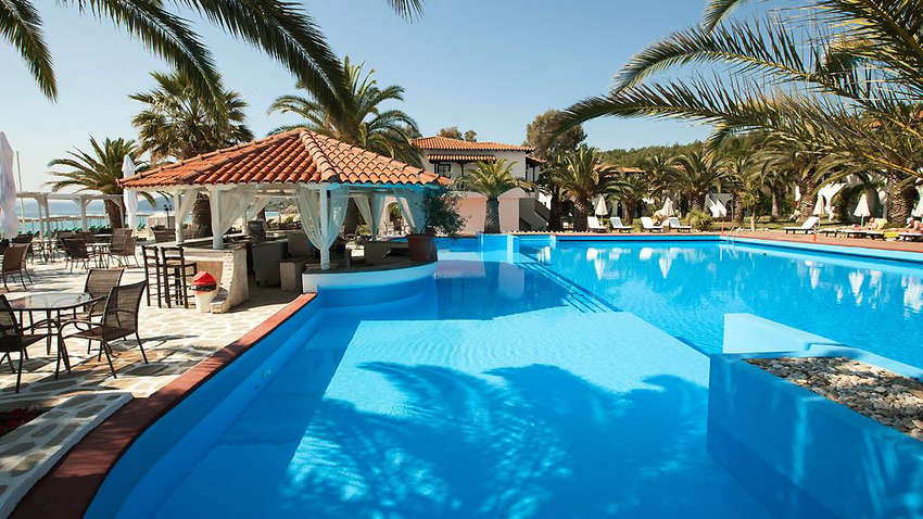 Туристичний сезон у Греції: готелі заповнять мігрантами