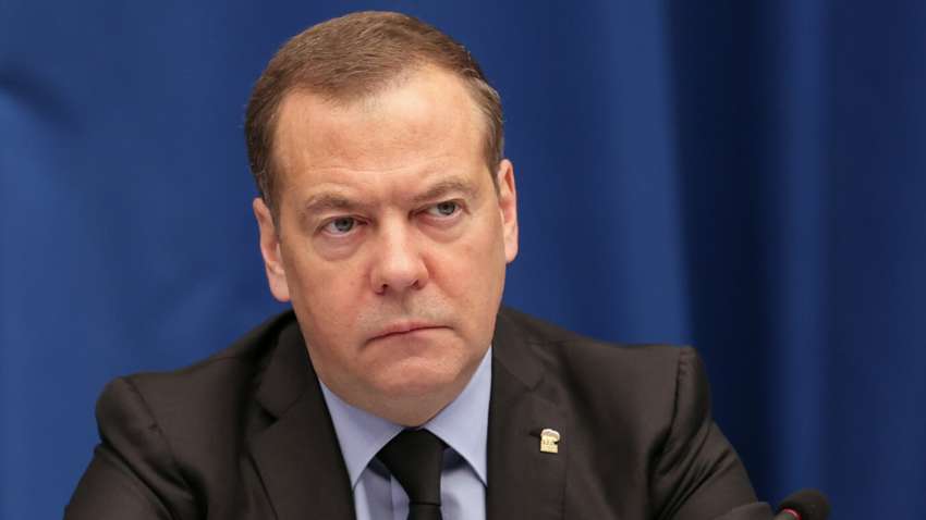 Медведєв погрозливо відреагував на відправку британських військ до України