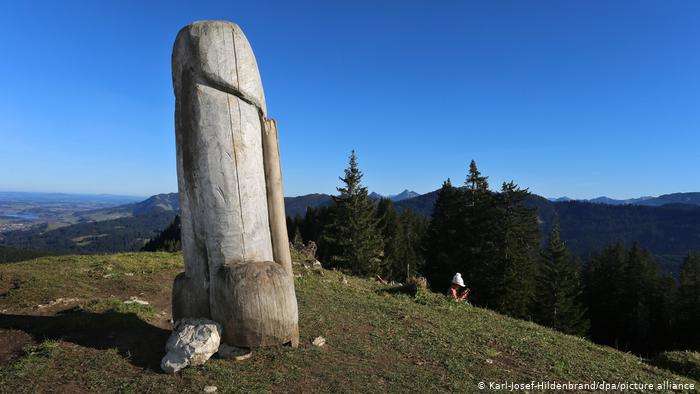 Как водой смыло: в Германии бесследно исчез фаллос длиной в два метра