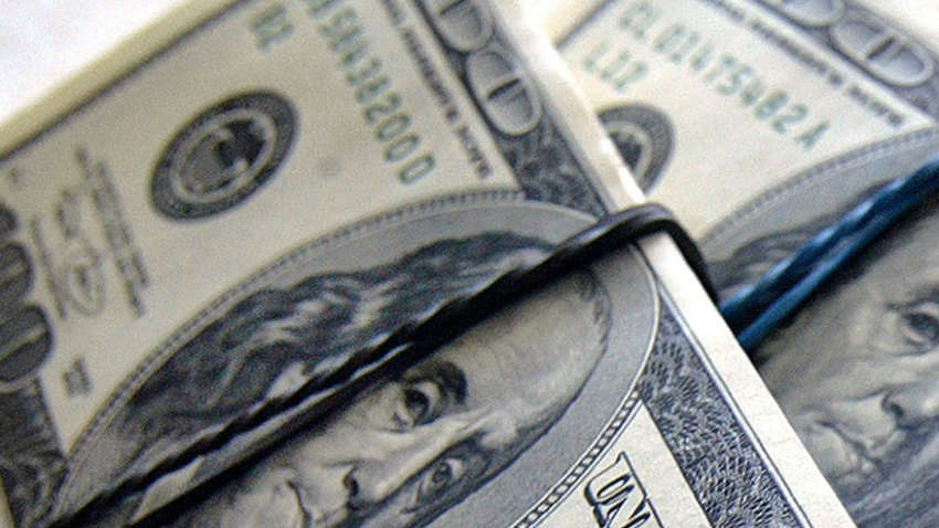 Курс валют на понедельник: официальный доллар снова дорожает