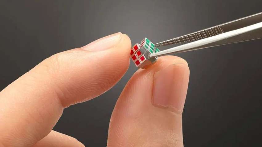 Ціна більше, ніж розмір: крихітний кубик Рубіка коштує як невеликий автомобіль