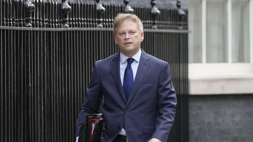 Складні тижні: у Британії спрогнозували, чи відіб'є Україна наступ Росії на Харківщині