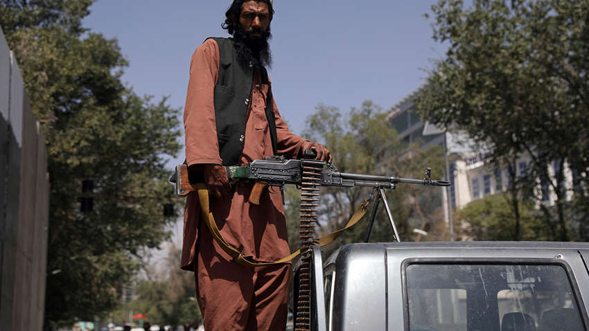 "Талибан" назвал причину, зачем планируют уничтожить весь асфальт в Афганистане 