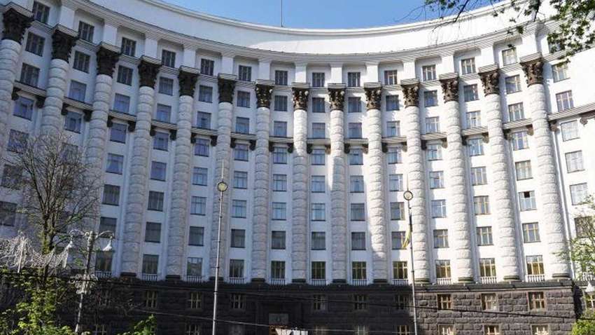 "Кадры решают все": эксперты рассказали о проблемах и рисках нового Кабмина