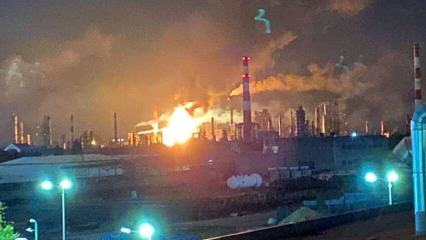 Один из стратегически важных объектов РФ в огне: куда ударили дроны