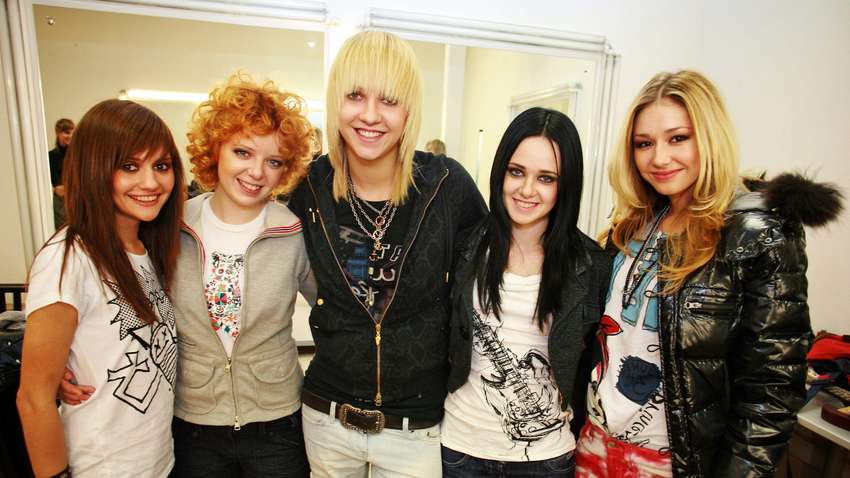 Учасниця популярної російської групи опинилася на вулиці з немовлям Учасниця популярної російської групи опинилася на вулиці з немовлям