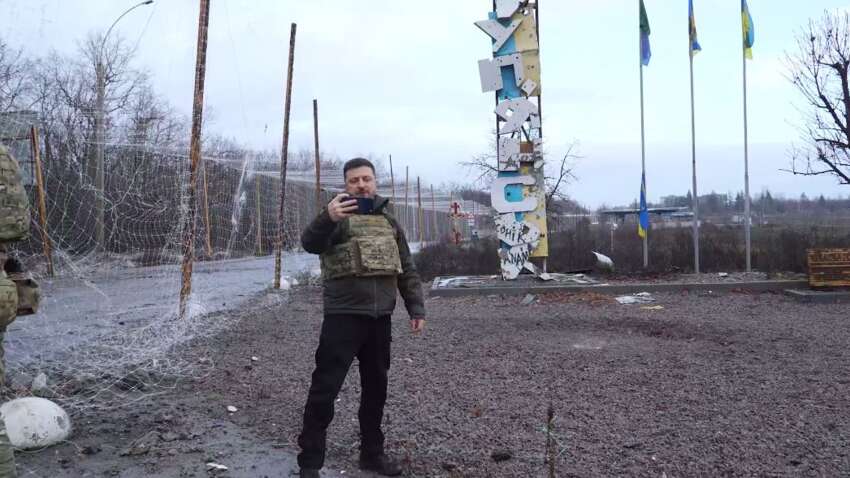 Зеленский приехал в Купянск, который «оккупировал» Путин