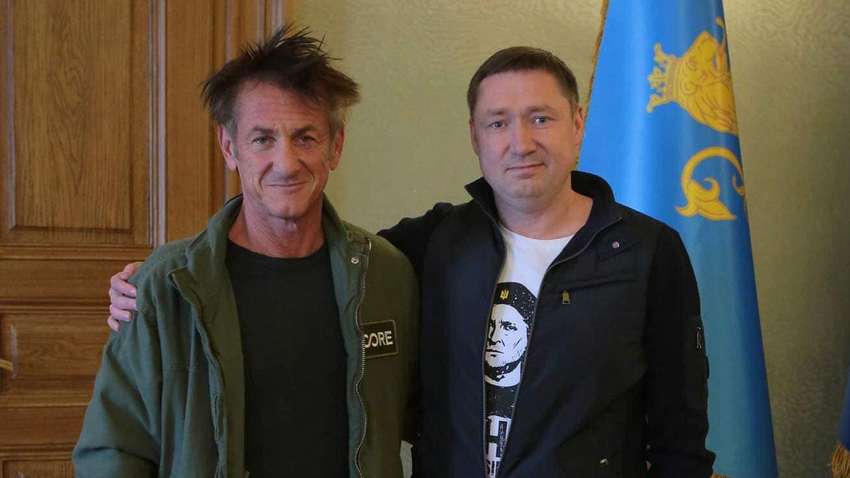 Голливудский актер прибыл во Львовскую область, чтобы помогать украинцам Голливудский актер прибыл во Львовскую область, чтобы помогать украинцам