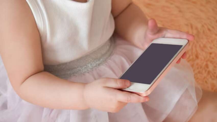 Телефон під ковпаком: у росії хочуть стежити за дітьми через SIM-карти