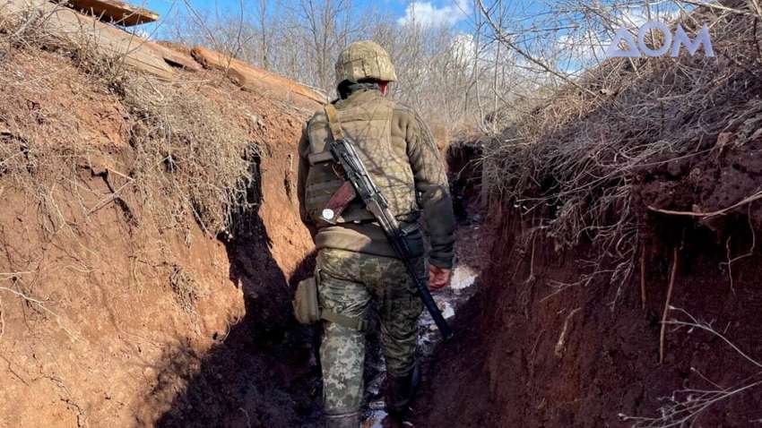  Дві з трьох доріг вже перерізано: ЗСУ можуть взяти в напівоточення на Донбасі