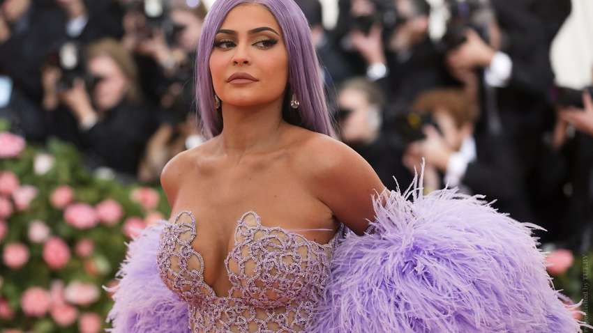 "Ганьба. Ти монстр": американську модель чекали біля магазину натурального хутра зоозахисники (ВІДЕО)