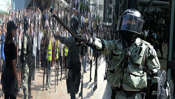 В Гонконге продолжаются протесты, много пострадавших