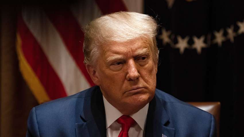 Трамп розповів про перші рішення у разі перемоги на виборах: буде діяти як диктатор один день Трамп розповів про перші рішення у разі перемоги на виборах: буде діяти як диктатор один день