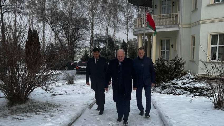 Лукашенко пришел пешком на саммит ЕАЭС: известная причина (ВИДЕО) Лукашенко пришел пешком на саммит ЕАЭС: известная причина (ВИДЕО)