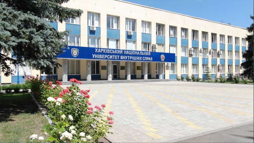 Шансон в казарме: в Харькове вычислили студенток, которые плясали под "Вороваек"