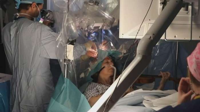 Британка грала на скрипці, поки лікарі їй робили операцію на мозку