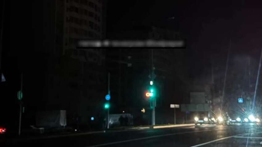 Россия содрогалась от взрывов: крупнейший город остался без света Россия содрогалась от взрывов: крупнейший город остался без света