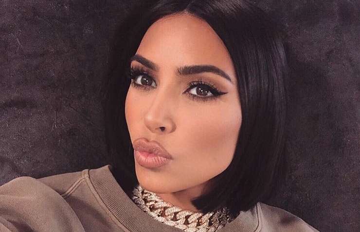 Кім Кардашьян поділилася сімейною листівкою до Різдва