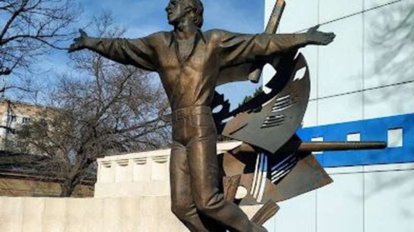 В Одессе снесли памятник Высоцкому: реакция горожан удивила (ФОТО)