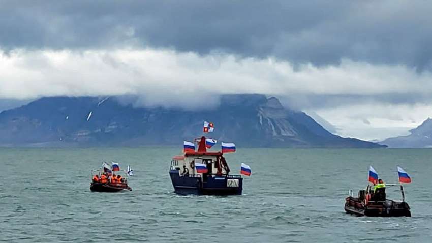 Російський дипломат організовує регулярні паради на території країни НАТО