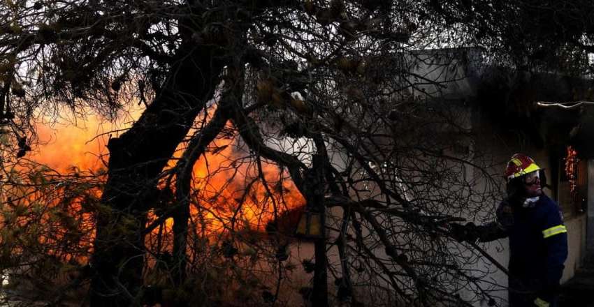 Неподалёку от столицы Греции снова вспыхнули сильные лесные пожары: жителей эвакуируют Неподалёку от столицы Греции снова вспыхнули сильные лесные пожары: жителей эвакуируют