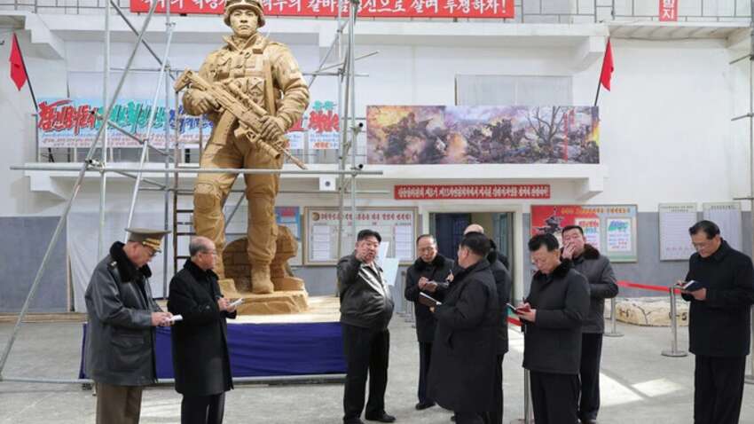 Ким Чен Ын показал мемориал солдатам КНДР, погибшим в войне против Украины (ФОТО)