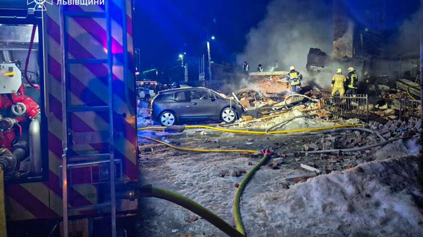 Во Львовской области спасатели ликвидируют последствия мощного взрыва (ФОТО, ВИДЕО)