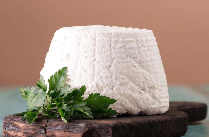 Какой сыр наиболее полезен для мужчин: для потенции, мышц и костей