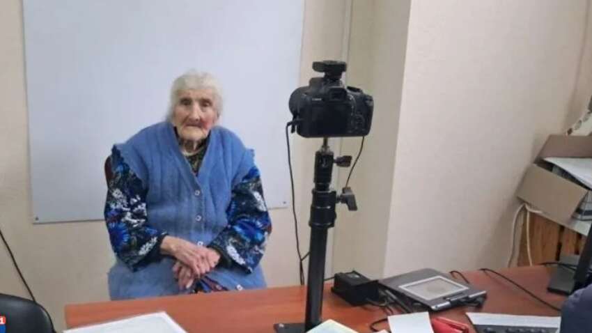Столетняя бабушка из Славянска оформила загранпаспорт собралась в путешествие по Европе