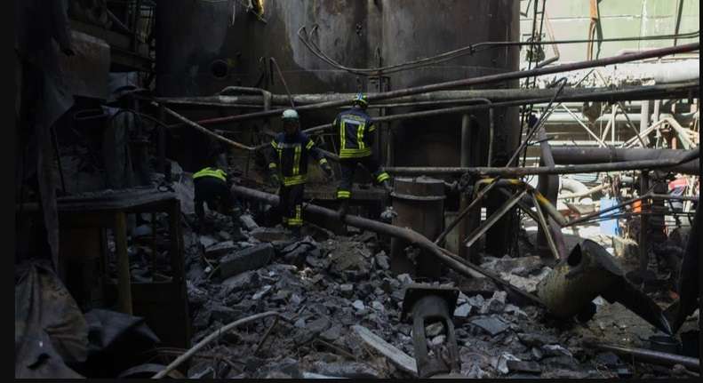 Окупанти повторно обстріляли раніше пошкоджену електростанцію "Центренерго" Окупанти повторно обстріляли раніше пошкоджену електростанцію "Центренерго"