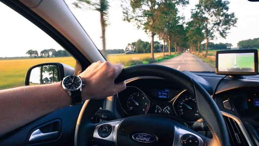 Стало відомо, хто краще керує машиною - жінки чи чоловіки