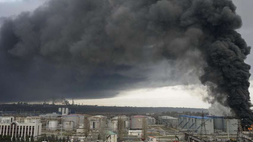 Война Украины и России: что происходит с экономиками двух стран после 8 месяцев конфликта