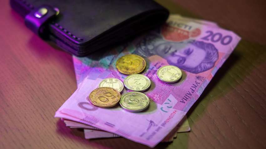 Сколько украинцев испытывают серьезные материальные трудности: результаты опроса