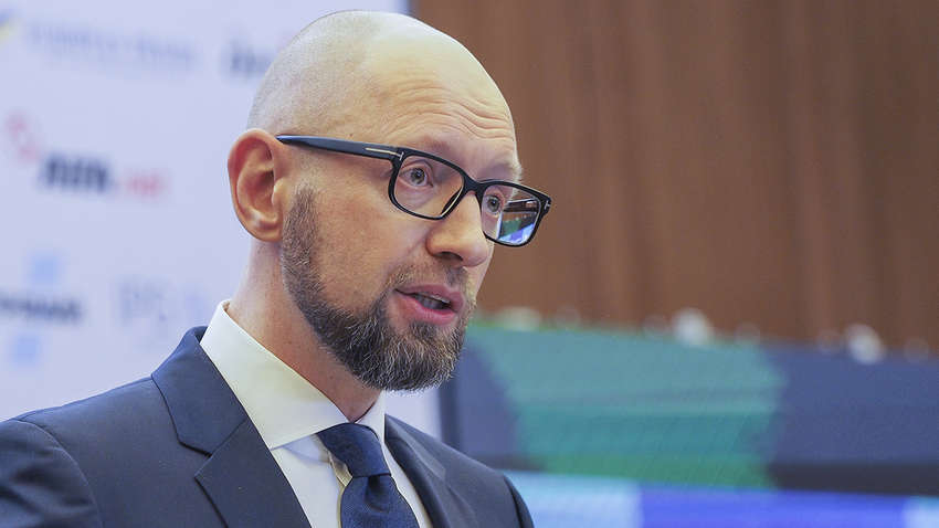 Яценюк назвал "нормандские встречи" наивным экспериментом украинских властей