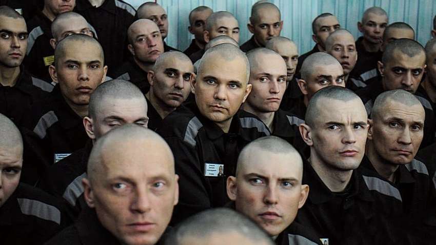 Все на войне. В РФ закрывают опустевшие тюрьмы