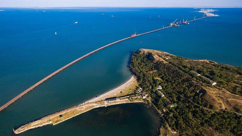 Росія на кілька днів перекрила Керченську протоку через Путіна, - ЗМІ