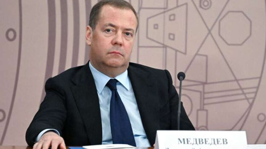 Росію готують до 91 року війни: про що говорить заява Медведєва про "буферну зону"