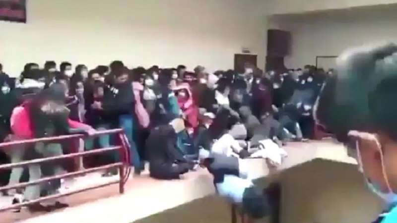 У Болівії 11 людей впали з 4-го поверху У Болівії 11 людей впали з 4-го поверху