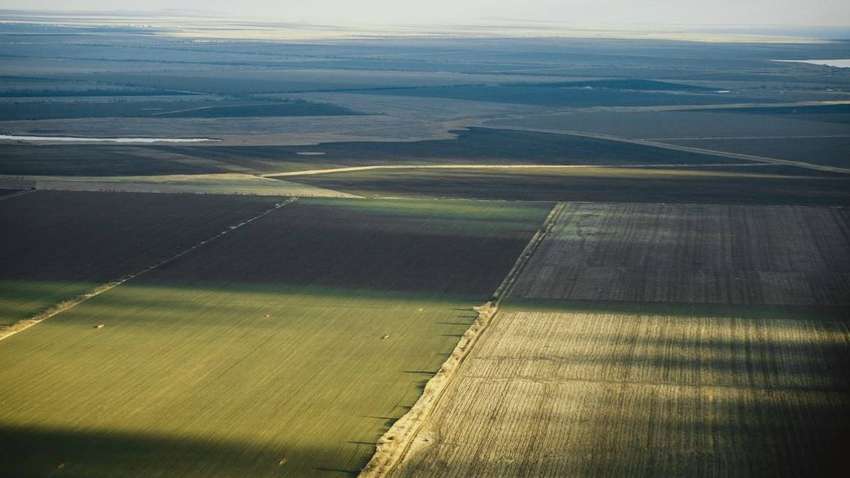 Путін заборонив українцям володіти землею в Криму: МЗС України буде судитися