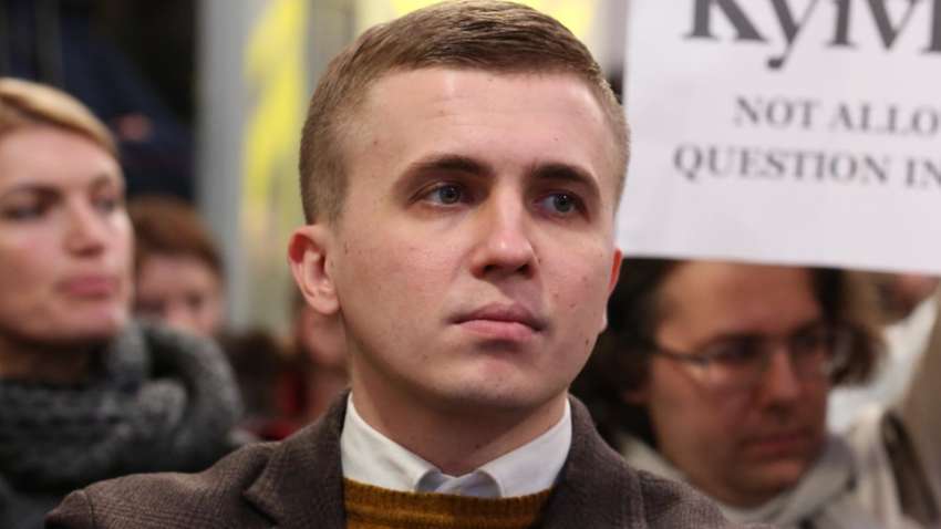 В аэропорту Днепра напали на съемочную группу Михаила Ткача В аэропорту Днепра напали на съемочную группу Михаила Ткача