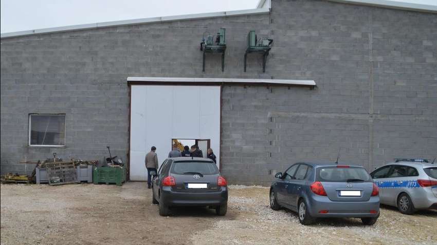 Подробности жуткой гибели украинцев в Польше: в холодильнике без кислорода были дядя и племянник