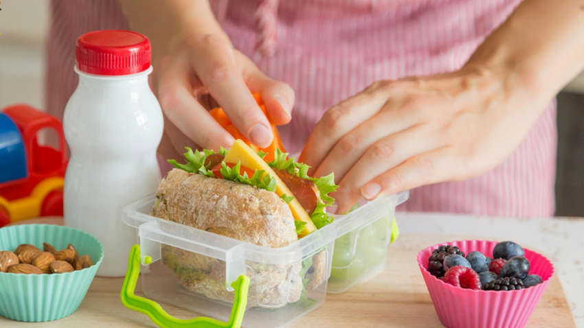 Перекус для школярів: які продукти покласти в ланч-бокс