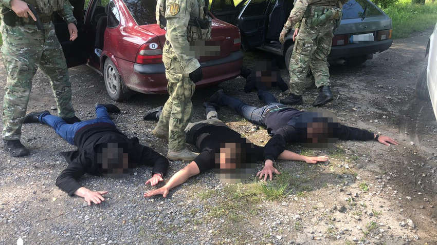 Насилие и сбыт наркотиков: ГБР задержало банду полицейских