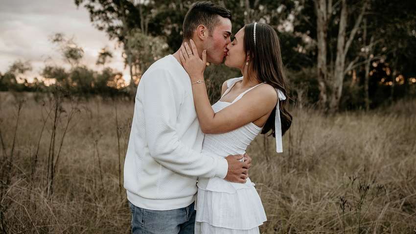 Влюбиться за 15 минут: вопросы, которые помогут сблизиться