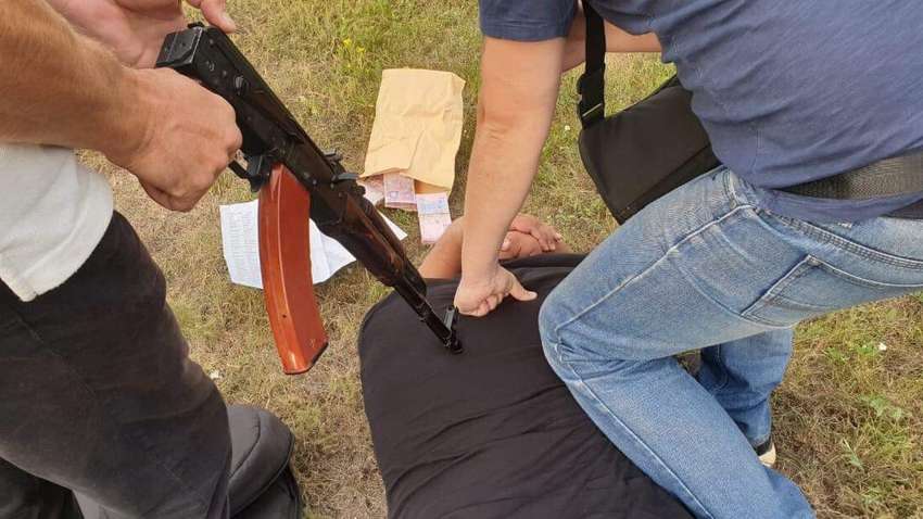 Під Кіровоградом активісти затримали учасника виборчої "сітки" з грошима