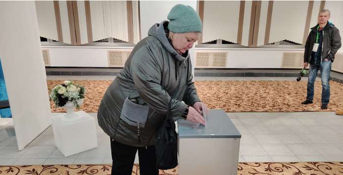 В Беларуси начались выборы президента: в Минске люди пришли голосовать до открытия участков