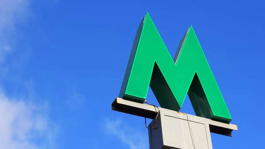 Станцию метро "Днепр" закрыли, на месте работает полиция: что произошло Станцию метро "Днепр" закрыли, на месте работает полиция: что произошло